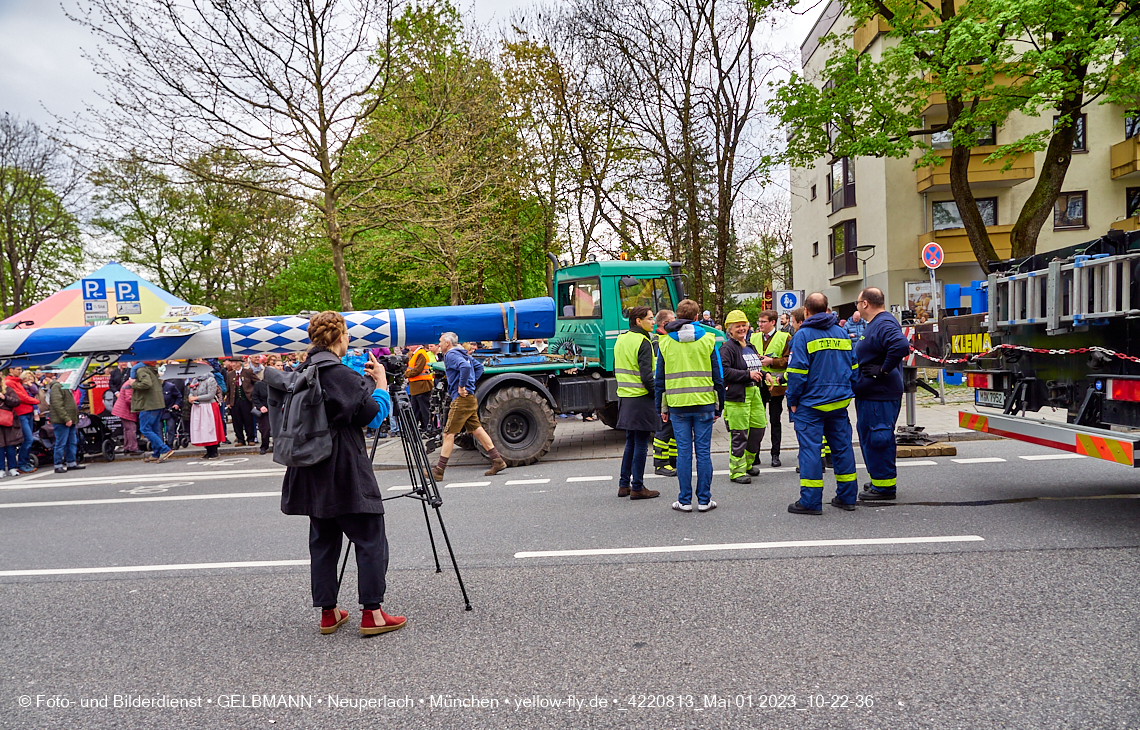 01.05.2023 - Maibaumaufstellung in Berg am Laim